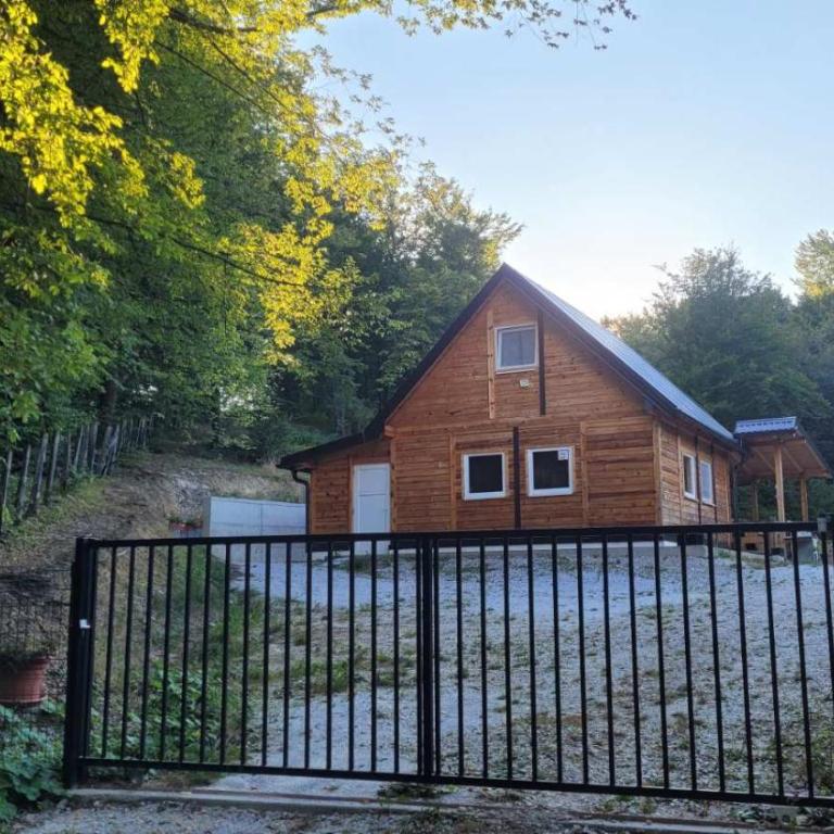 Vikendica Zenik Rakovica - Kuća sa 3 Spavaće Sobe - 1