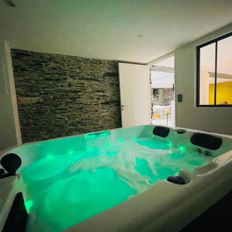 Casa Atypique - Appartement avec Douche - 27