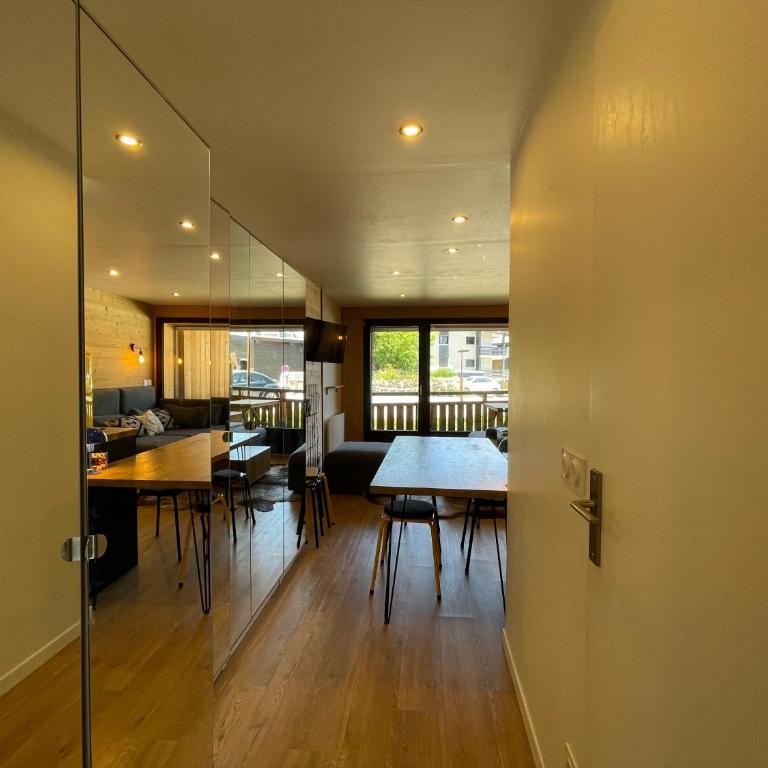 Homency - Résidence La Meije 5 - Two-Bedroom Apartment with Balcony - 9