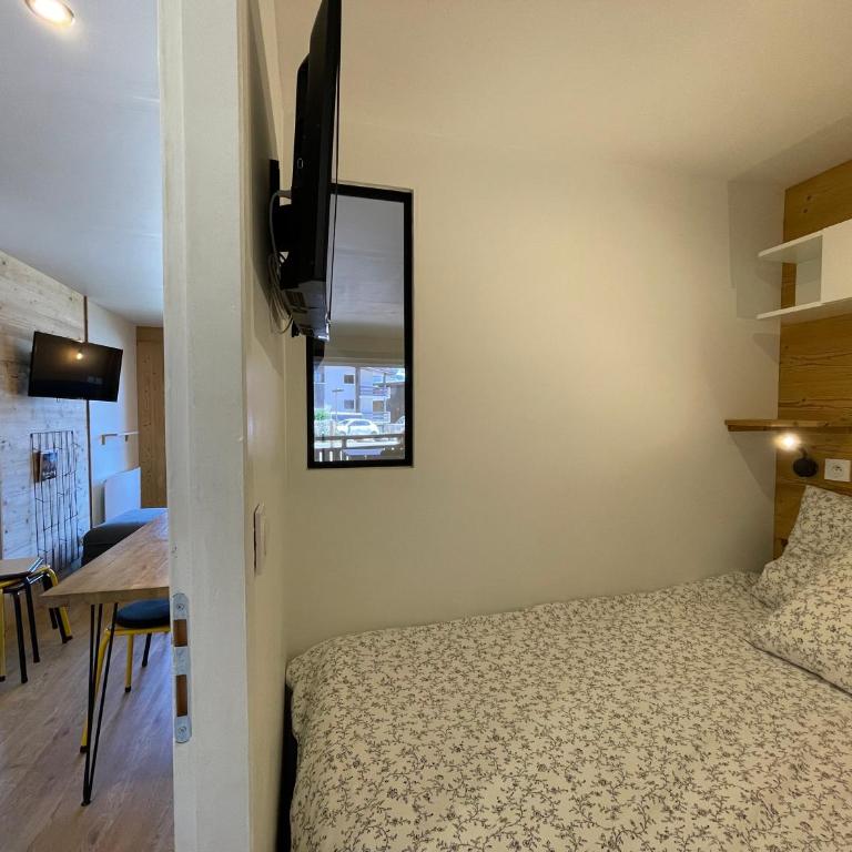 Homency - Résidence La Meije 5 - Two-Bedroom Apartment with Balcony - 8