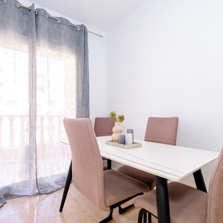 Jose Hurtado ID202 - Two-Bedroom Apartment with Pool View - 3
