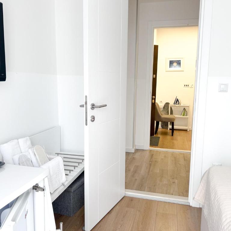 Apartments Diva - Dvokrevetna Soba s Bračnim Krevetom/2 Zasebna Kreveta i Pogledom na Grad - 7