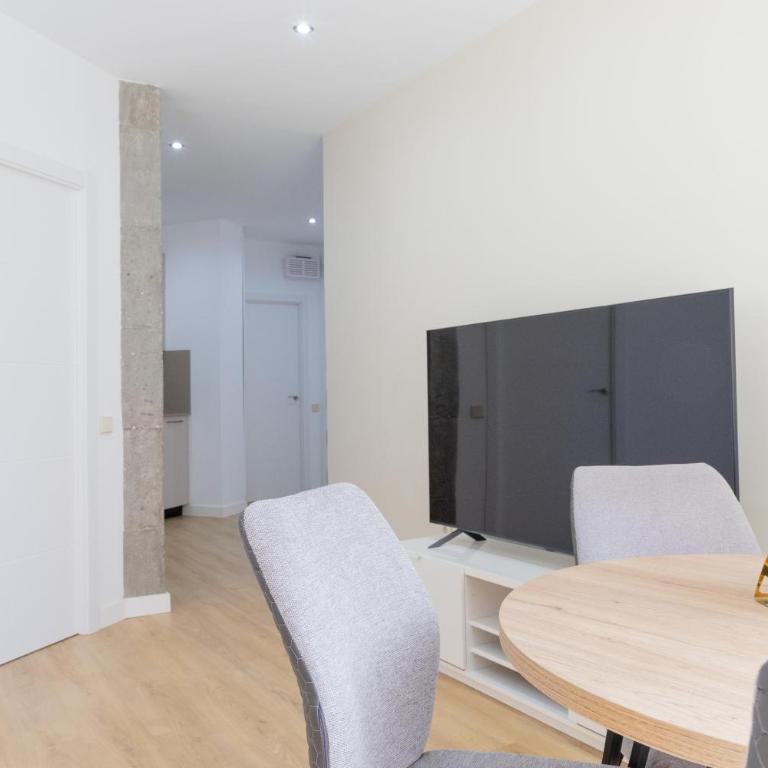 Apartamento moderno céntrico con AC y Luz natural - Two-Bedroom Apartment - 2