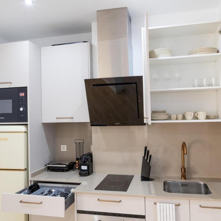 Apartamento moderno céntrico con AC y Luz natural - Two-Bedroom Apartment - 14