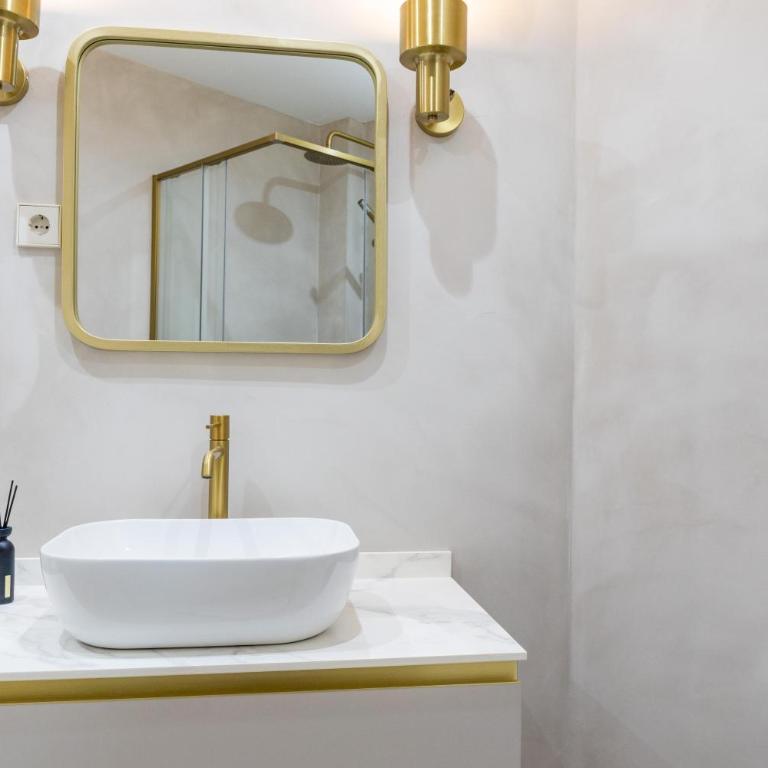 Apartamento moderno céntrico con AC y Luz natural - Two-Bedroom Apartment - 10