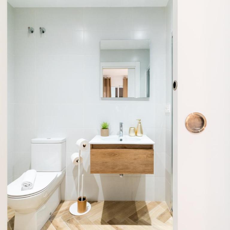Rolando House, Free Parking - One-Bedroom Apartment - 53