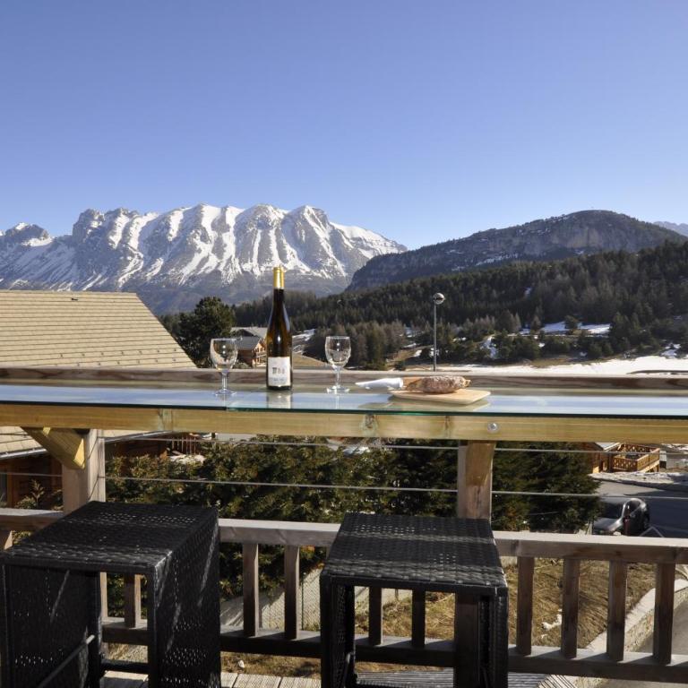 appartement d'exception type chalet, cheminée,3 chambres, piscine intérieure, ski room et sauna privés, garage - Three-Bedroom Apartment - 3