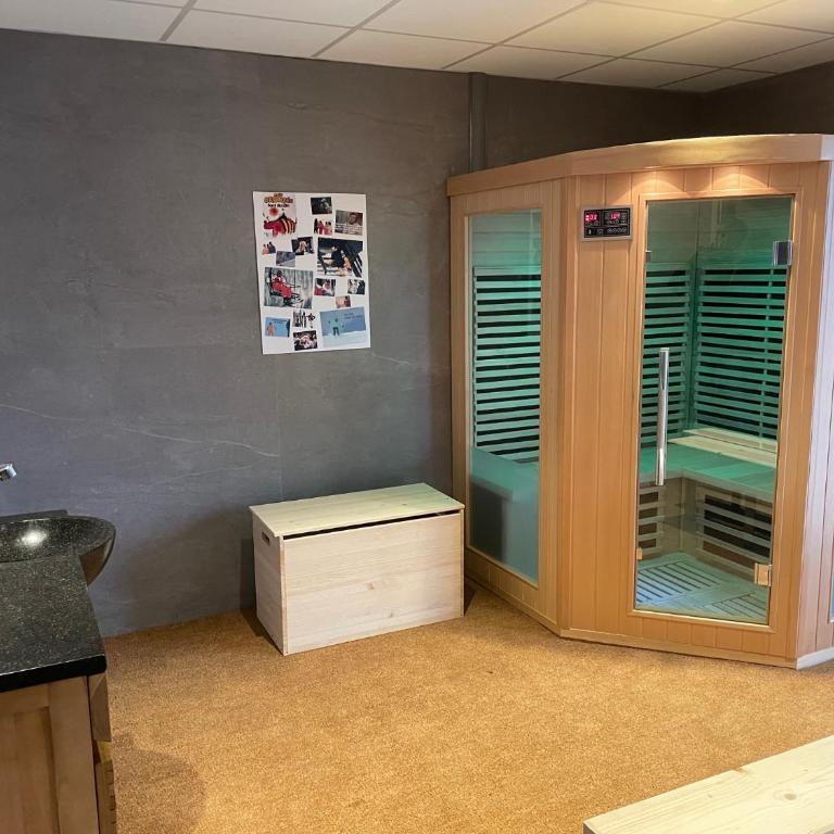 appartement d'exception type chalet, cheminée,3 chambres, piscine intérieure, ski room et sauna privés, garage - Three-Bedroom Apartment - 29