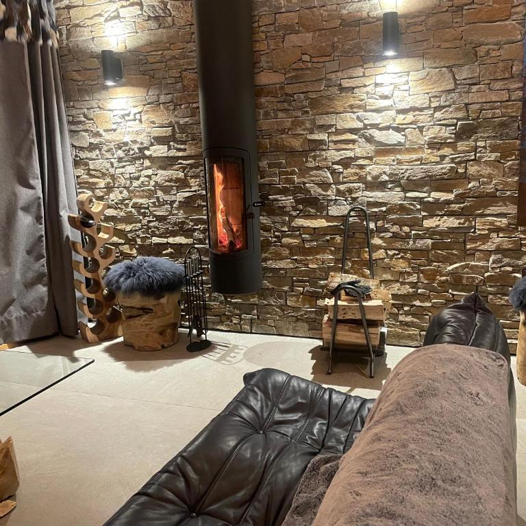 appartement d'exception type chalet, cheminée,3 chambres, piscine intérieure, ski room et sauna privés, garage - Three-Bedroom Apartment - 12