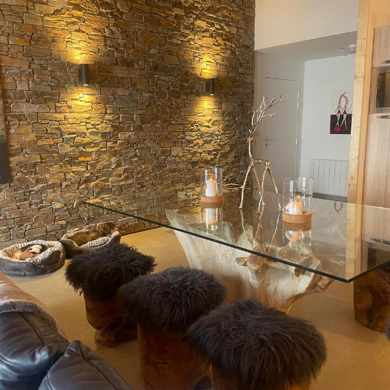appartement d'exception type chalet, cheminée,3 chambres, piscine intérieure, ski room et sauna privés, garage - Three-Bedroom Apartment - 17
