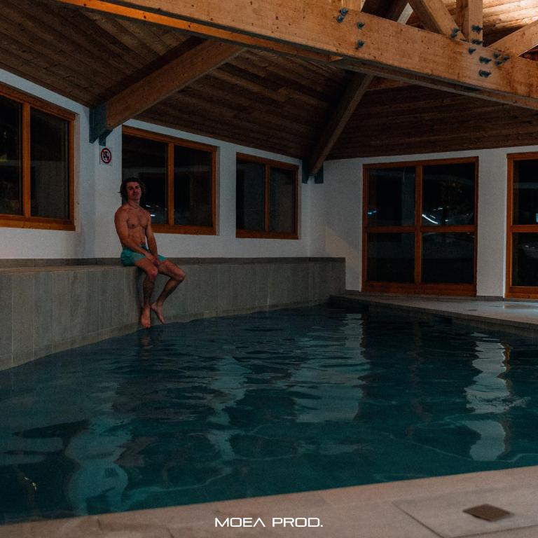 appartement d'exception type chalet, cheminée,3 chambres, piscine intérieure, ski room et sauna privés, garage - Three-Bedroom Apartment - 30