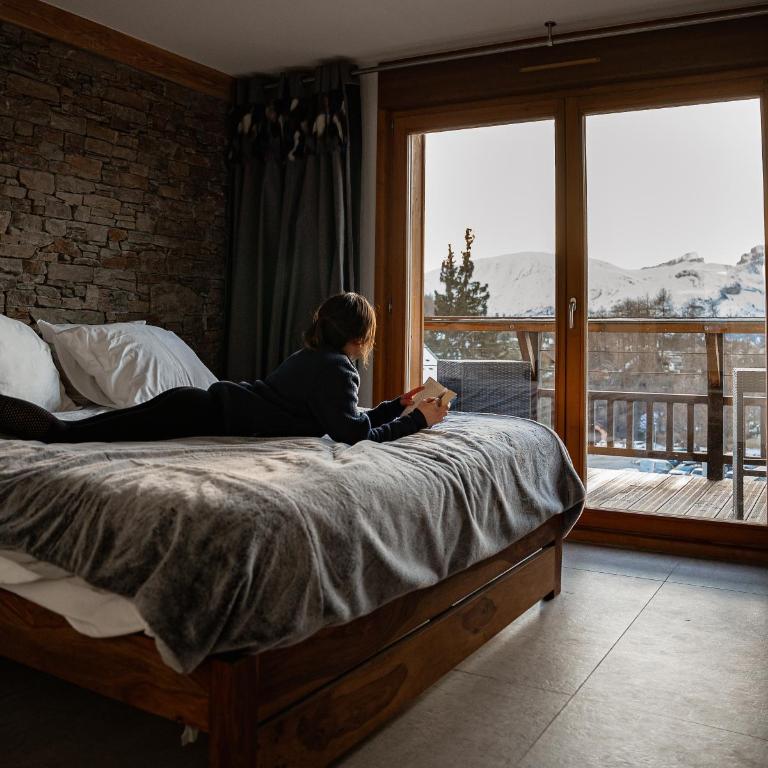 appartement d'exception type chalet, cheminée,3 chambres, piscine intérieure, ski room et sauna privés, garage - Three-Bedroom Apartment - 20
