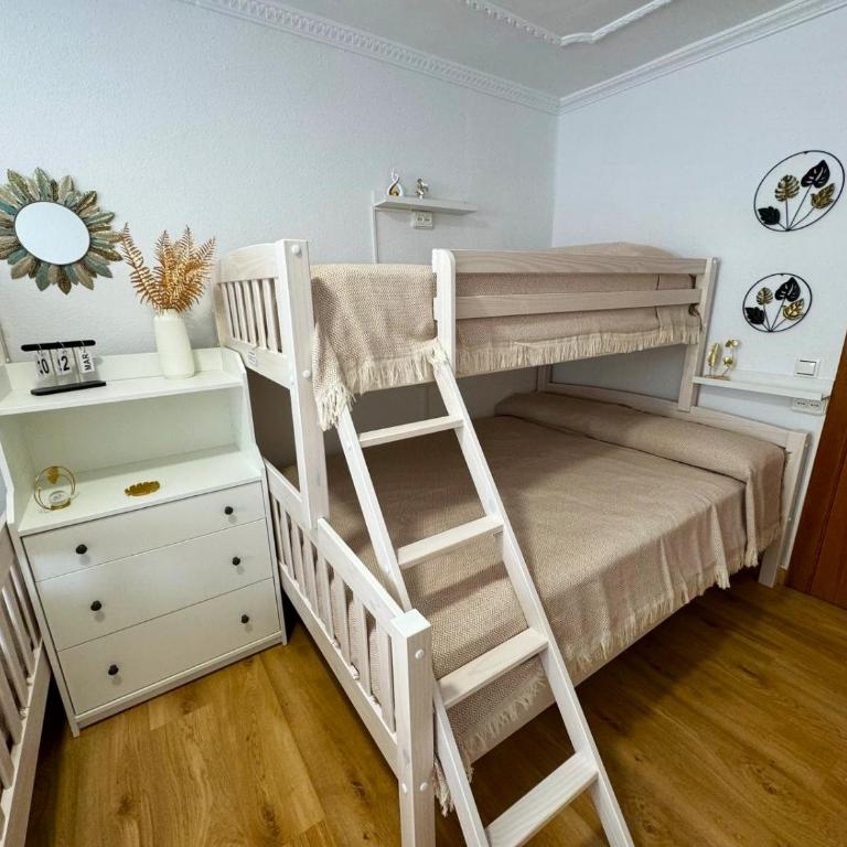Alojamiento Barbastro - Three-Bedroom Apartment with View - 9