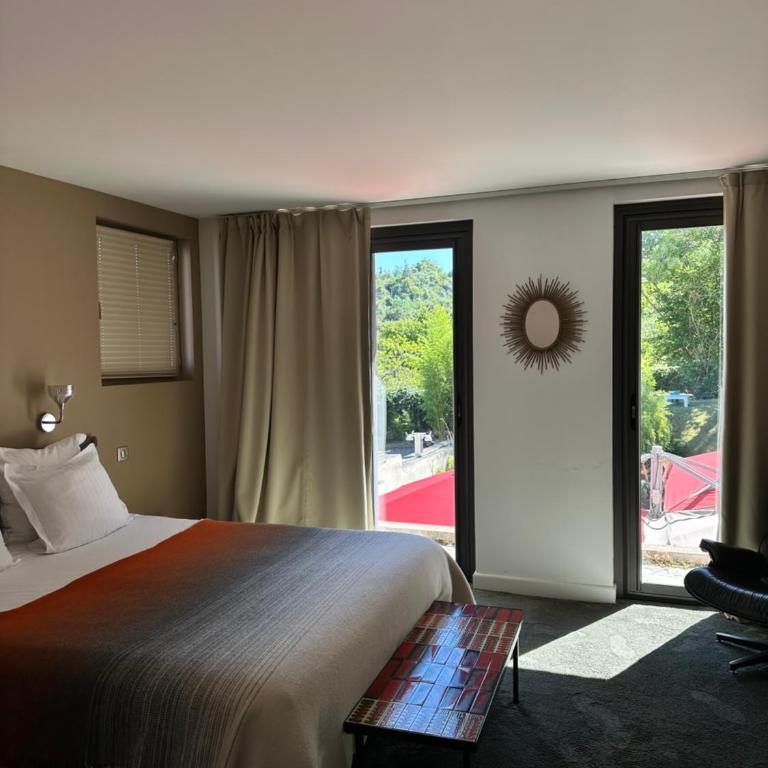 Le Clos Jeannon - Suite Junior - Vue sur Jardin - 1