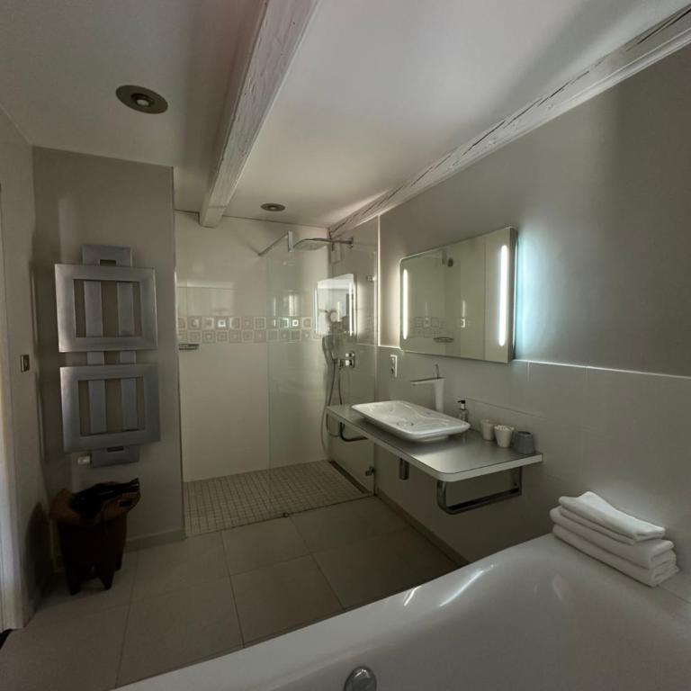 Le Clos Jeannon - Suite Junior - Vue sur Jardin - 2