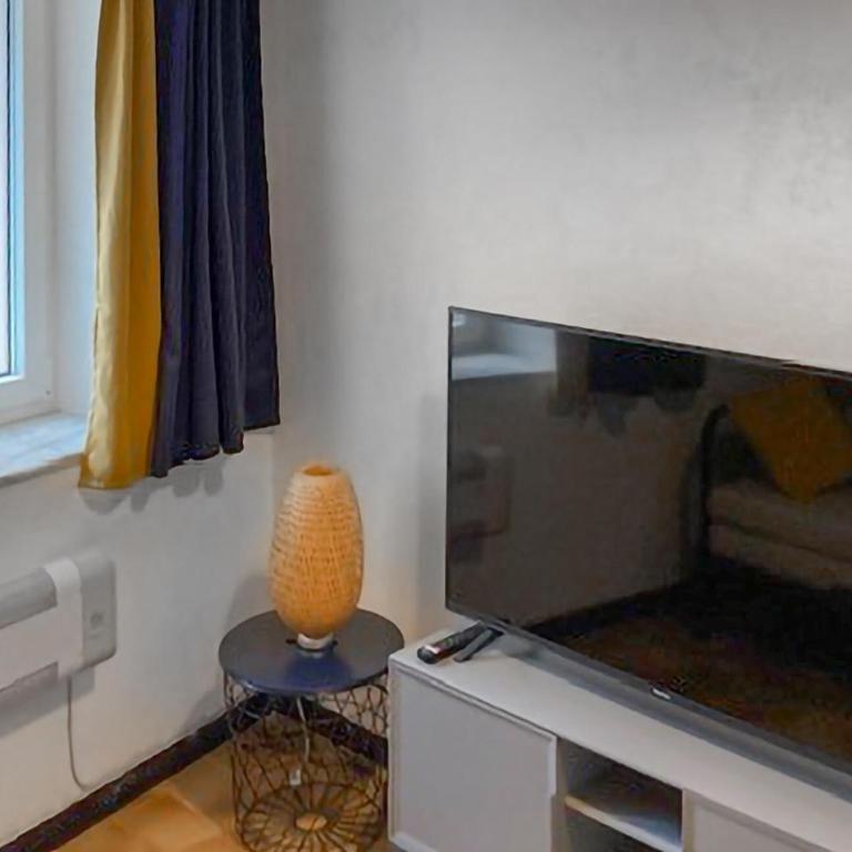 1 Bedroom Lovely Apartment In Moneglia - One-Bedroom Apartment - 6