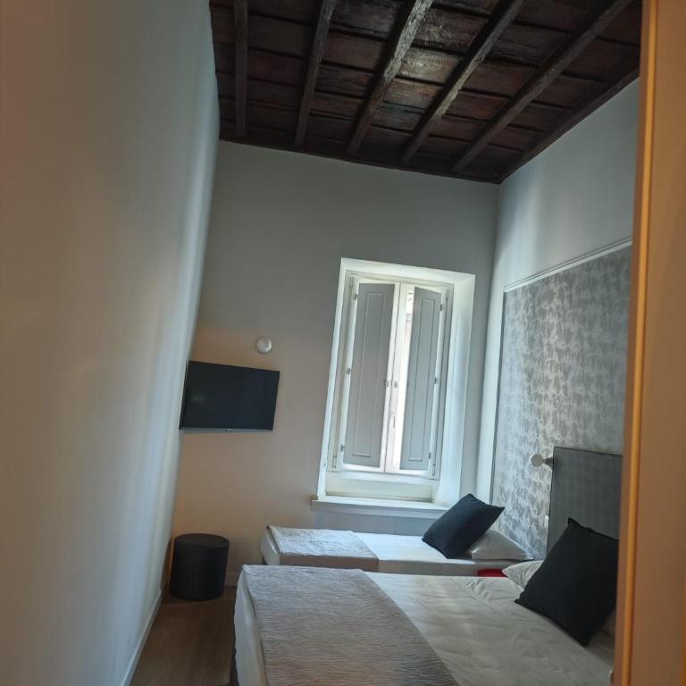 Maison Romana Trastevere Suites - Camera Tripla Deluxe - 10