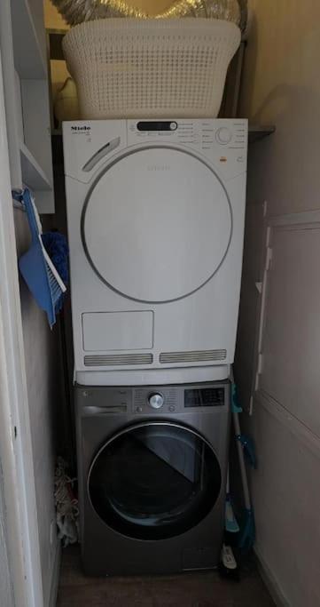 Logement 85m2, hypercentre, balcon, parking, clim - Appartement 2 Chambres - 26