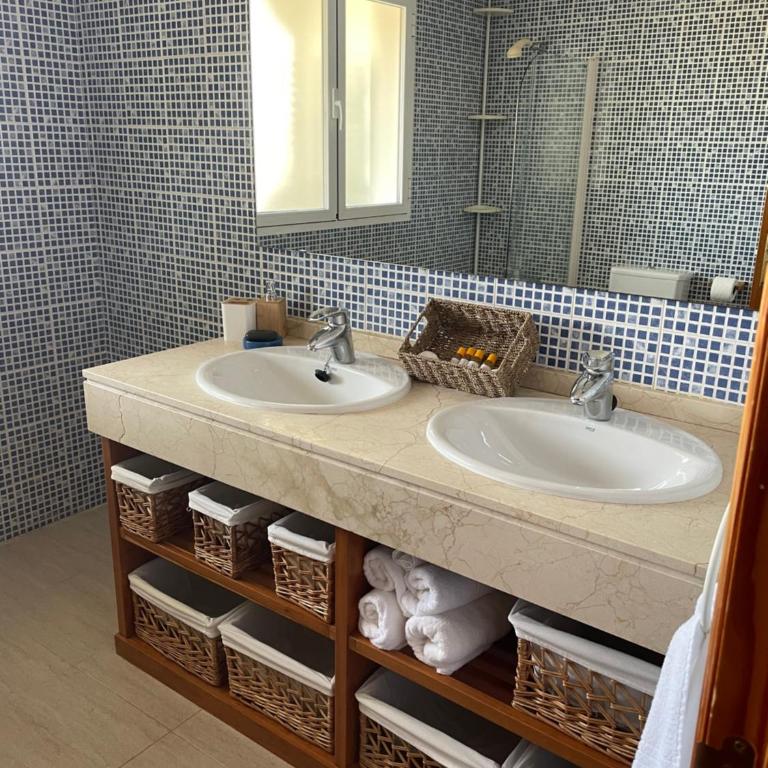 APARTAMENTO ROMANILLA FRENTE AL MAR - Two-Bedroom Apartment - 10