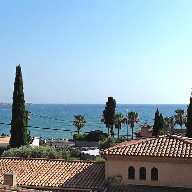 VILLA SUPERBE VUE MER SUR LA BAIE DE BANDOL , 200 m des PLAGES - Haus mit 3 Schlafzimmern - 18