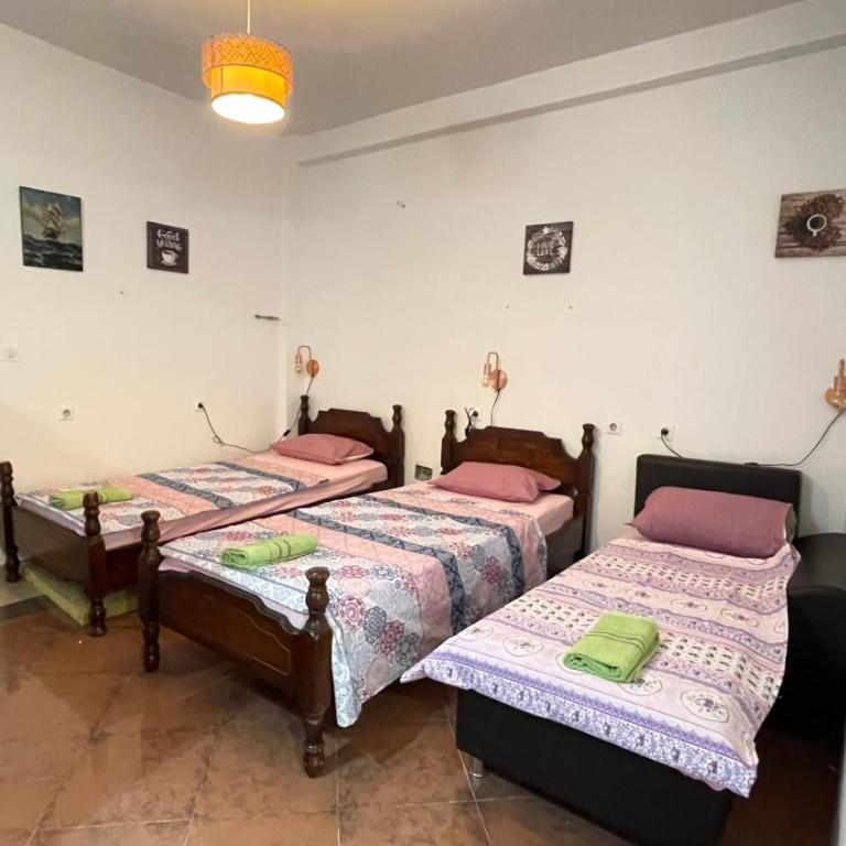 Hostel flash ulcinj - Niskobudžetna Dvokrevetna Soba sa Zasebnim Krevetima - 1
