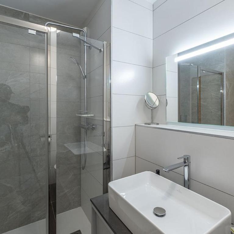 Alpe d'Huez Houses - Chez Lydia - Fermes de l'Alpe - 104m2 d'espace et de confort pour 6 - Appartement Deluxe - 5