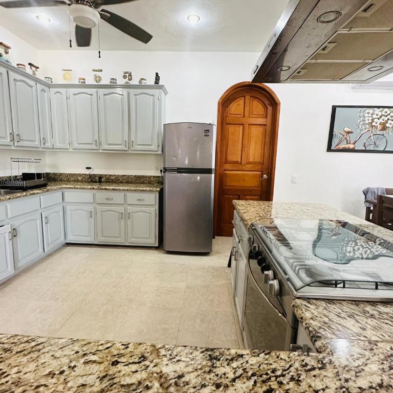 Spacious 3-story private house with ocean view - Five-Bedroom House - 33