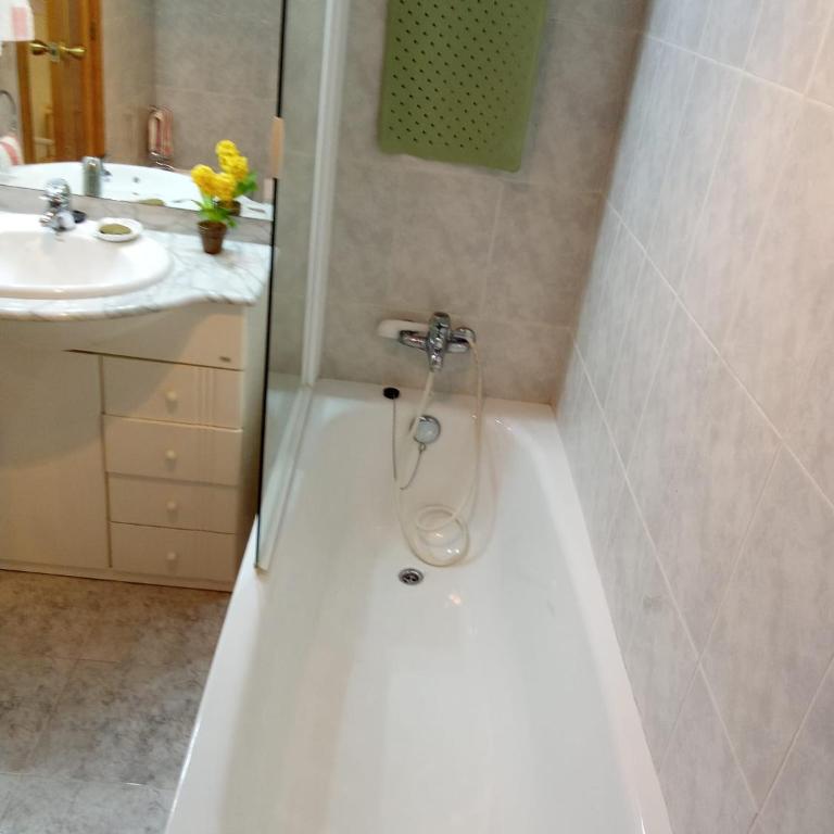NUEVO APTO BALCON DE PONIENTE 1 A LÍNEA PLAYA TORRE 2 LUXE SM CON AIRE, PISCINA,JAR VISTAS ESPECTACULARES AL MAR De BENIDORM - Apartamento de 2 dormitorios - 42