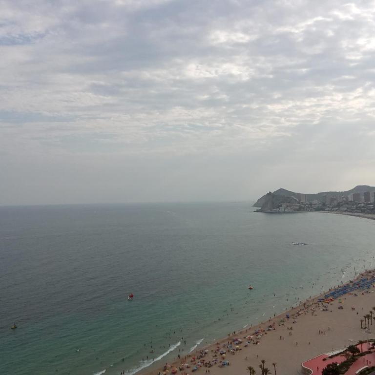 NUEVO APTO BALCON DE PONIENTE 1 A LÍNEA PLAYA TORRE 2 LUXE SM CON AIRE, PISCINA,JAR VISTAS ESPECTACULARES AL MAR De BENIDORM - Apartamento de 2 dormitorios - 36
