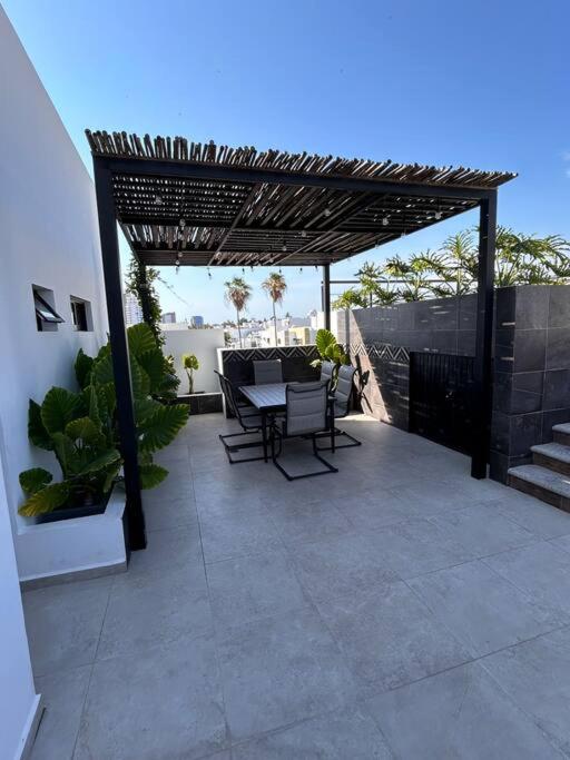 Nightlife Haven - One-Bedroom Apartment - 4