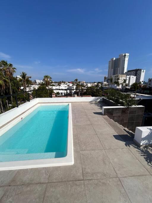 Nightlife Haven - One-Bedroom Apartment - 8
