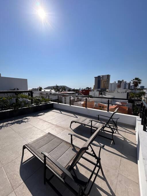 Nightlife Haven - One-Bedroom Apartment - 12