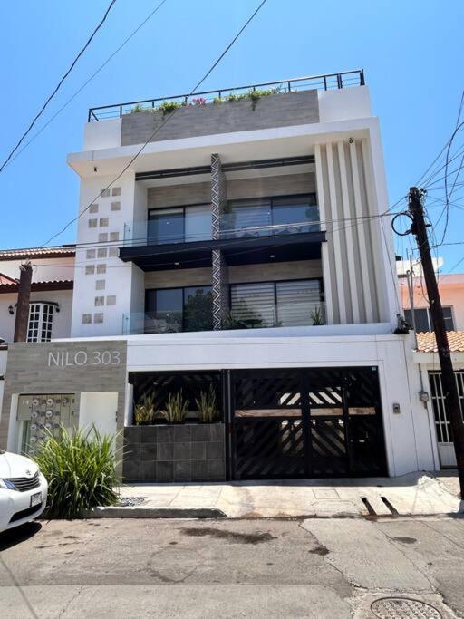 Nightlife Haven - One-Bedroom Apartment - 13