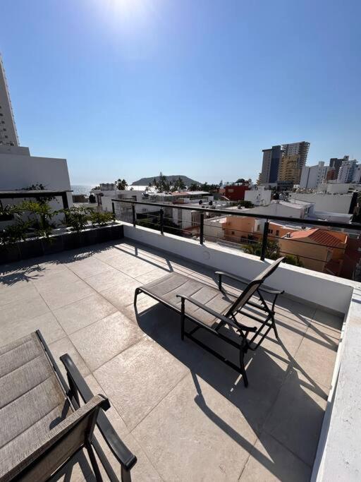 Nightlife Haven - One-Bedroom Apartment - 15