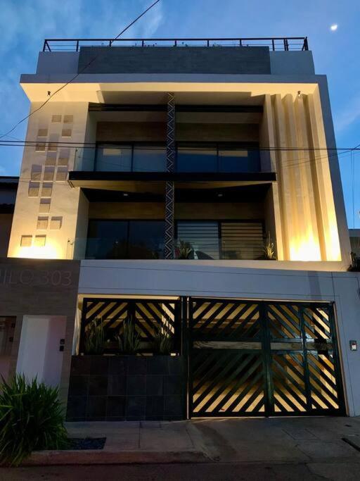 Nightlife Haven - One-Bedroom Apartment - 17