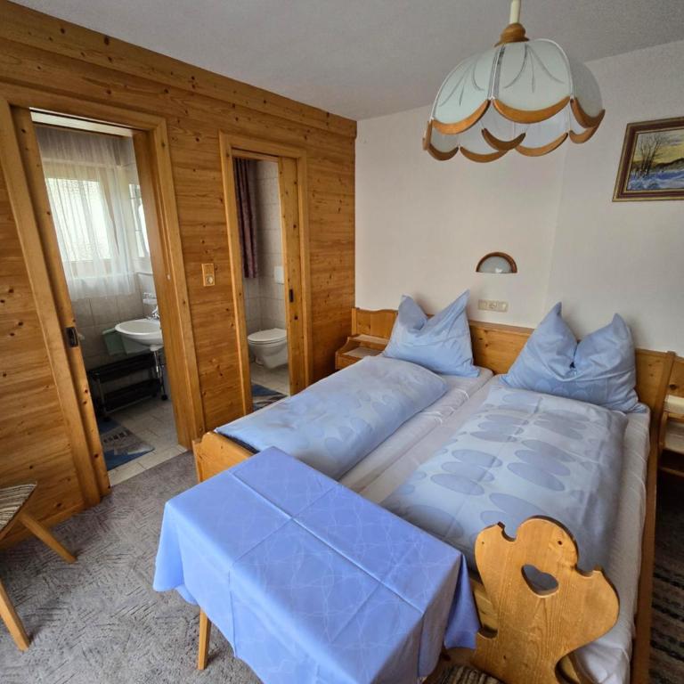 Haus Talblick - Doppelzimmer mit Dusche - 10