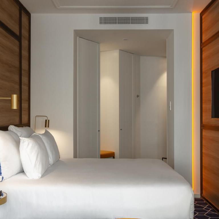 Pestana CR7 Gran Vía Madrid - Habitación Deluxe con vistas espectaculares - 5