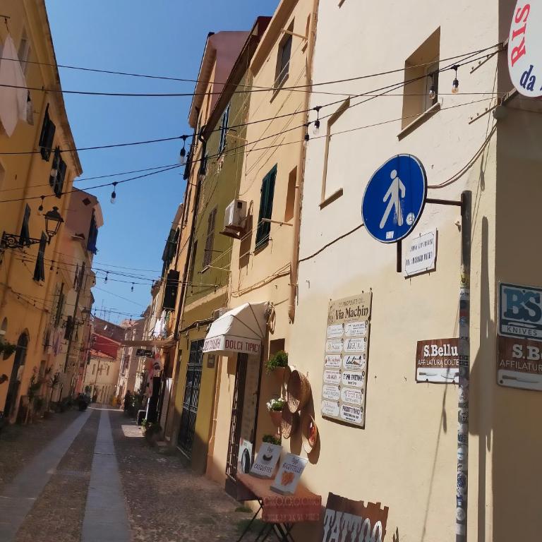 Nice apt in a street in old town - One-Bedroom Apartment - 26