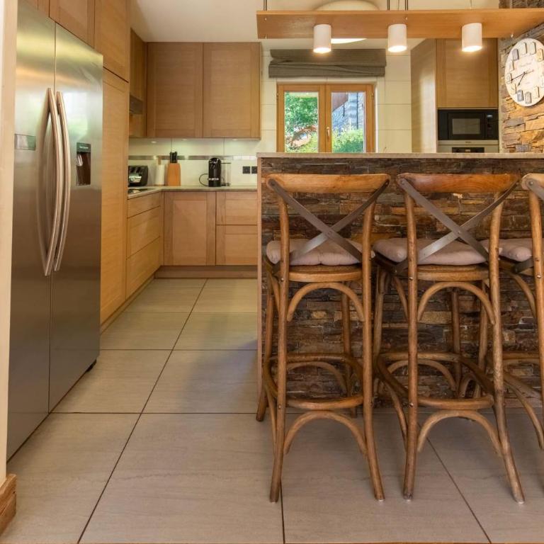 Chalet in méribel center with outdoor jacuzzi and sauna - Chalet - 10