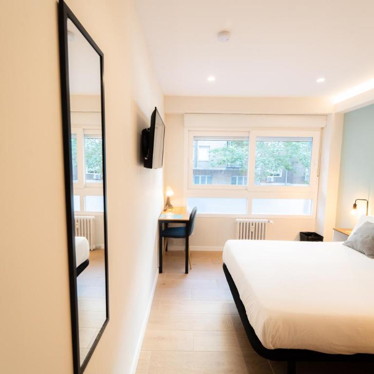 I'M Room Suites Nuevos Ministerios - Bernabeu 'Digital Access' - Habitación Doble con baño privado - 5