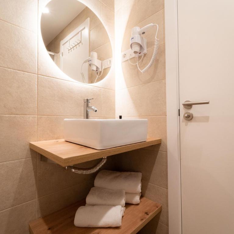 I'M Room Suites Nuevos Ministerios - Bernabeu 'Digital Access' - Habitación Doble con baño privado - 7
