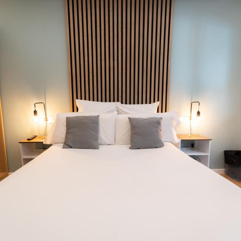 I'M Room Suites Nuevos Ministerios - Bernabeu 'Digital Access' - Habitación Doble con baño privado - 2