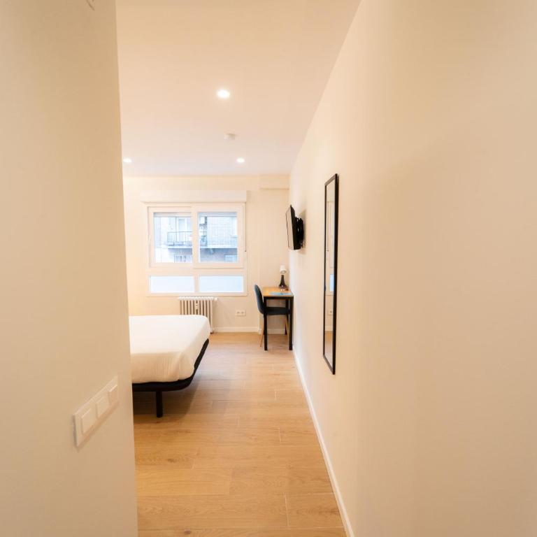 I'M Room Suites Nuevos Ministerios - Bernabeu 'Digital Access' - Habitación Doble con baño privado - 5