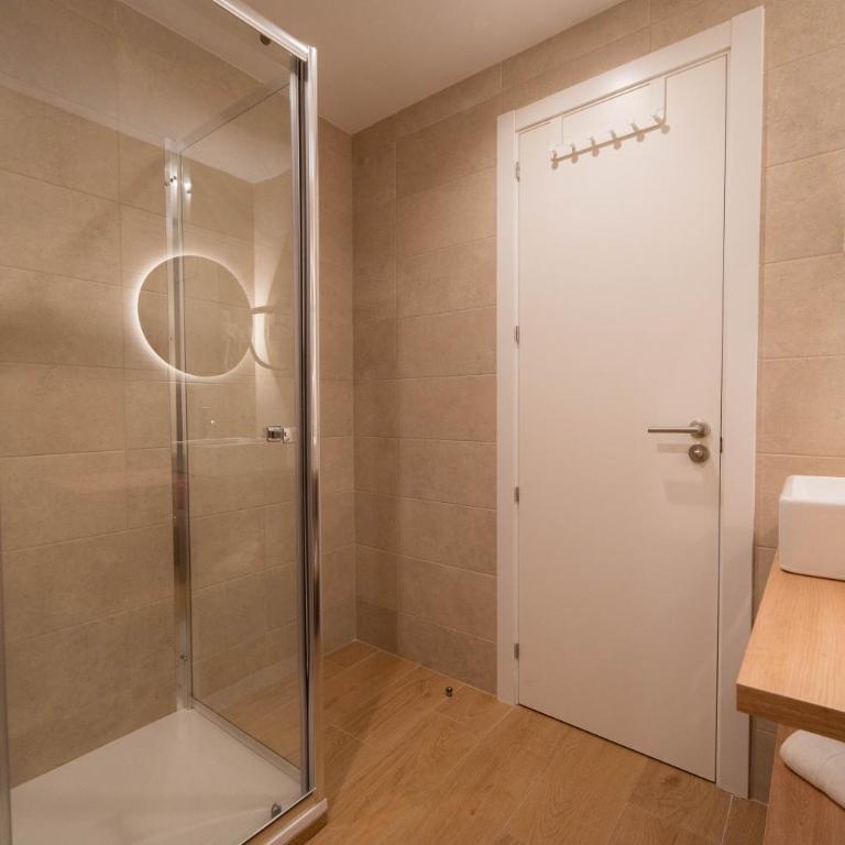 I'M Room Suites Nuevos Ministerios - Bernabeu 'Digital Access' - Habitación Doble con baño privado - 8