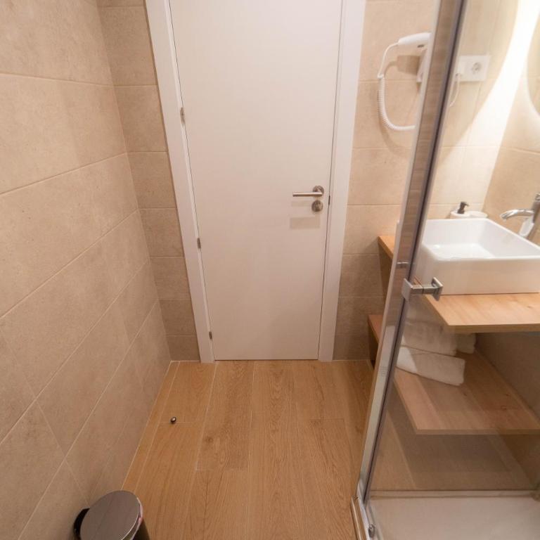 I'M Room Suites Nuevos Ministerios - Bernabeu 'Digital Access' - Habitación Doble con baño privado - 7