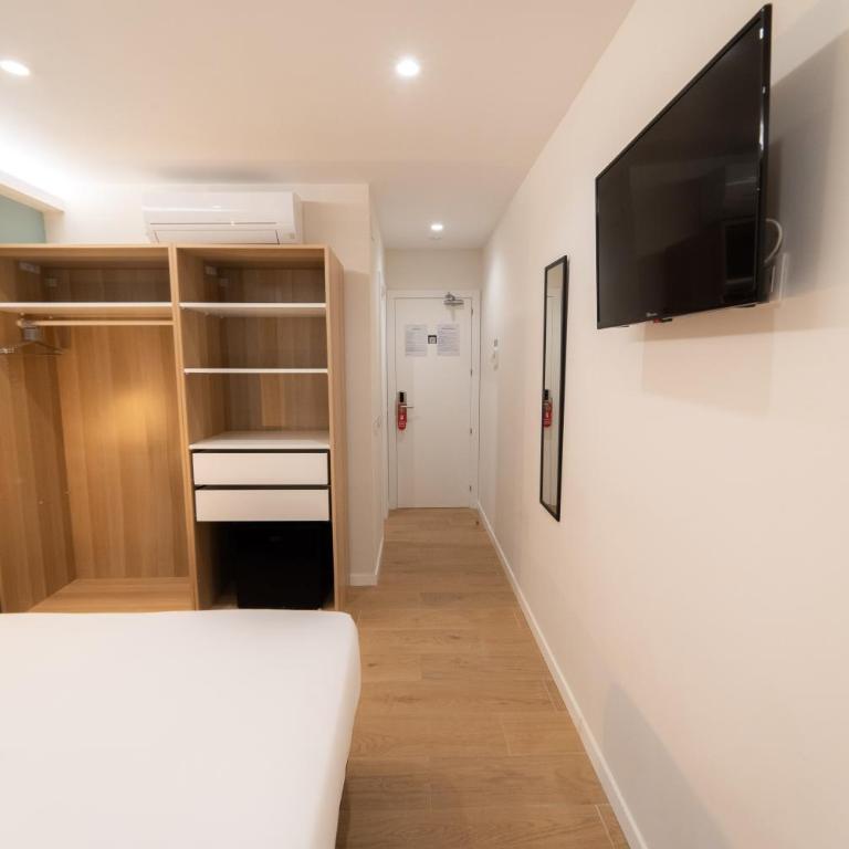 I'M Room Suites Nuevos Ministerios - Bernabeu 'Digital Access' - Habitación Doble con baño privado - 5