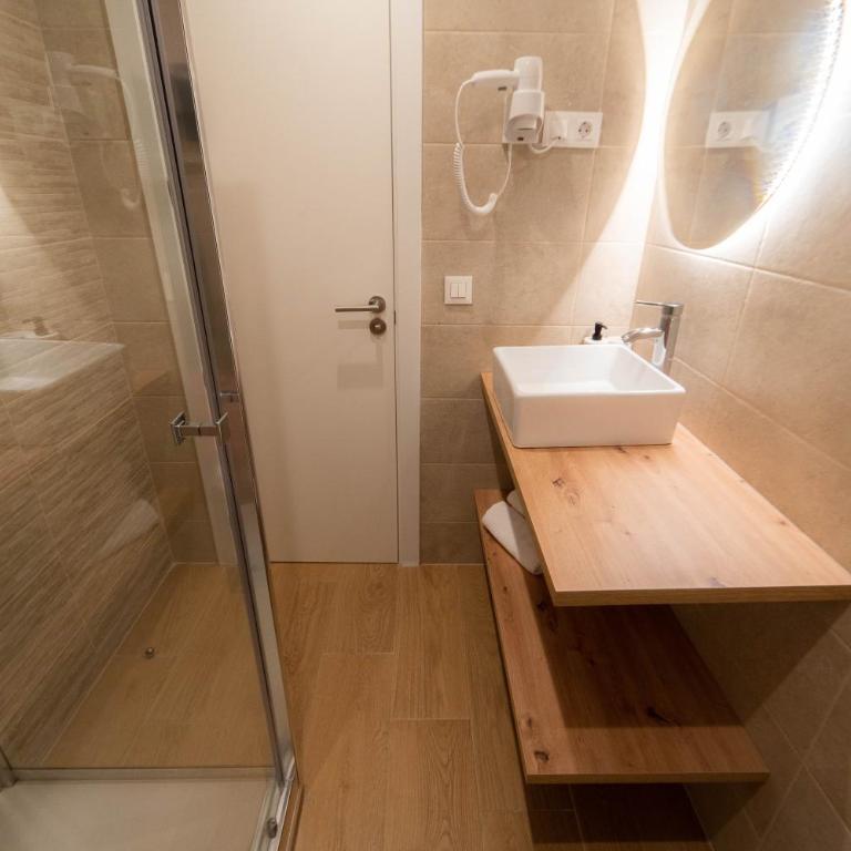 I'M Room Suites Nuevos Ministerios - Bernabeu 'Digital Access' - Habitación Doble con baño privado - 2