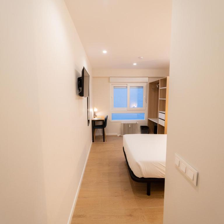 I'M Room Suites Nuevos Ministerios - Bernabeu 'Digital Access' - Habitación Doble con baño privado - 5