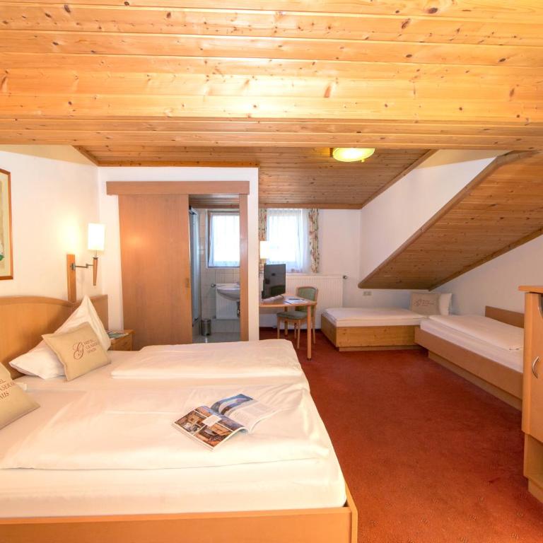 Hotel Glasererhaus - Vierbettzimmer mit Balkon - 3
