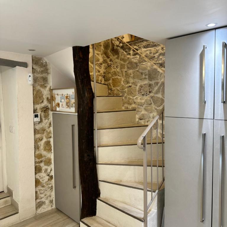 Maison en pierre, 3 chambres à 15 mn du centre de Menton et des plages - Maison 3 Chambres - 48